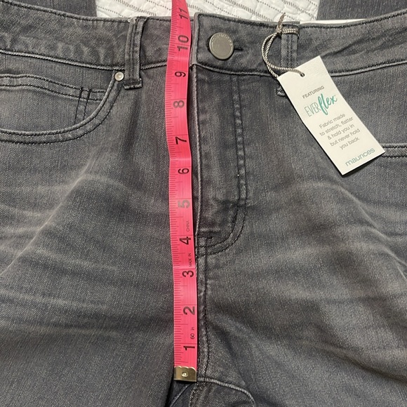NWT Maurices Everflex Super Skinny High Rise Distressed Denim Jeans 10 Regular - Picture 8 of 11